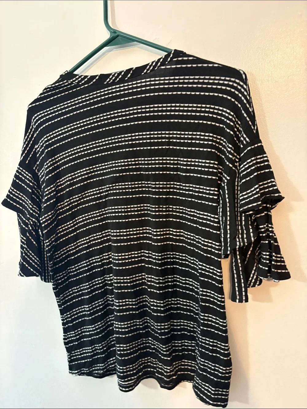 Kim & Cami Black & White Striped Short Sleeve Tee size Large